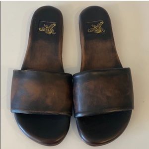 🔥 Freebird by Steven Tiki Leather slide sandal!